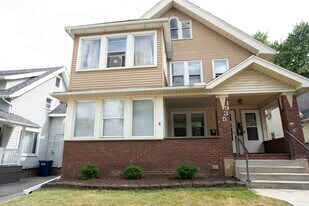 1935 Glendale Ave, Unit Spacious Duplex Lower in Toledo, OH - Building Photo