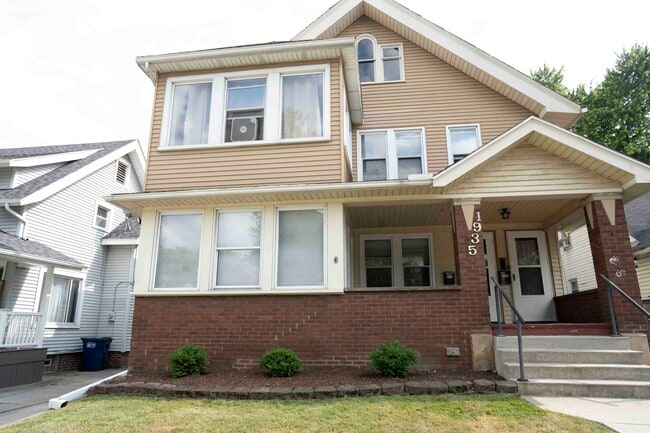 1935 Glendale Ave, Unit Spacious Duplex Lower