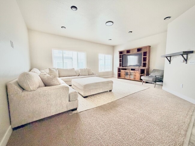 703 E 730 N in Hyrum, UT - Building Photo - Building Photo