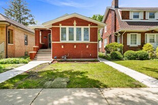 1115 N Taylor Ave in Oak Park, IL - Building Photo
