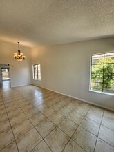 947 W Manzanita St in Bloomington, CA - Building Photo - Building Photo