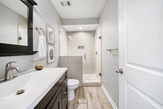 2201 Reading Rd in Cincinnati, OH - Building Photo - Building Photo