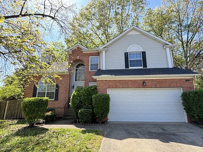 1005 Oak Ridge Ct in Nashville, TN - Foto de edificio