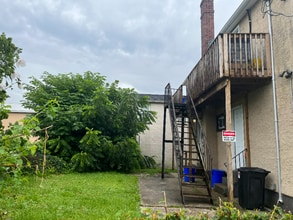 1003 Clifton Ave in Sharon Hill, PA - Foto de edificio - Building Photo