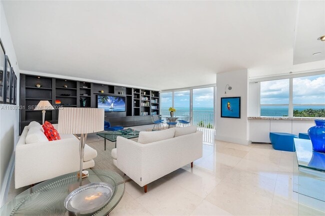 613 Ocean Dr in Key Biscayne, FL - Building Photo - Building Photo