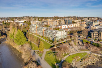 365 Waterfront in Victoria, BC - Building Photo - Building Photo