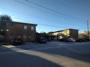 600 SW 9th Ave in Miami, FL - Foto de edificio - Interior Photo