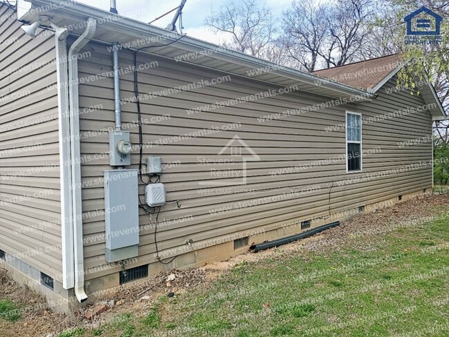 property at 3715 Skyline Dr