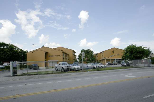 Patterson Pavilion in Hialeah, FL - Foto de edificio - Building Photo