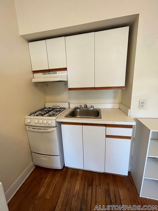 1148 Commonwealth Ave in Brookline, MA - Building Photo