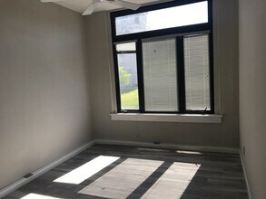 105 N College Ave-Unit -2 in Bloomington, IN - Building Photo - Building Photo