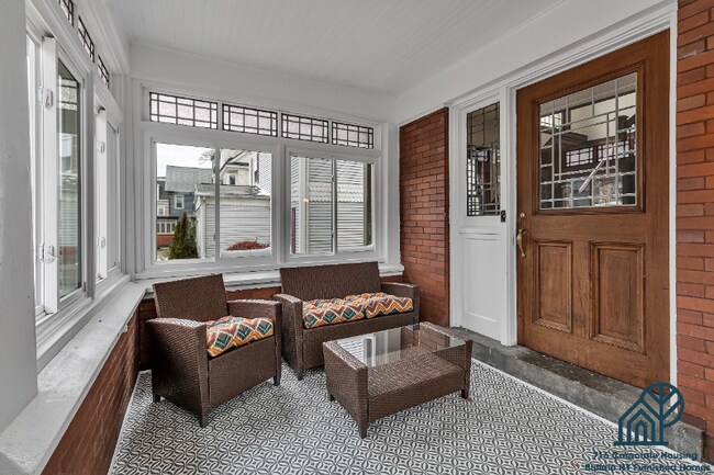 664 Auburn Ave in Buffalo, NY - Foto de edificio - Building Photo