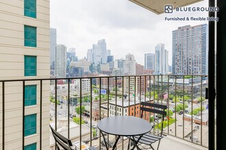 77 W Huron St in Chicago, IL - Building Photo - Building Photo