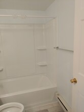 613 Garfield Ave, Unit #2 in Milford, OH - Foto de edificio - Building Photo