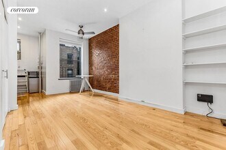 323 E 89th St in New York, NY - Building Photo - Building Photo