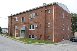 Bridgeport Plaza in Bridgeport, PA - Building Photo - Building Photo