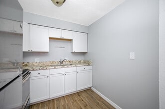 Sunny Point Apartments in Brooksville, FL - Foto de edificio - Building Photo