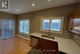 816 Walsh Ct in Newmarket, ON - Building Photo - Building Photo