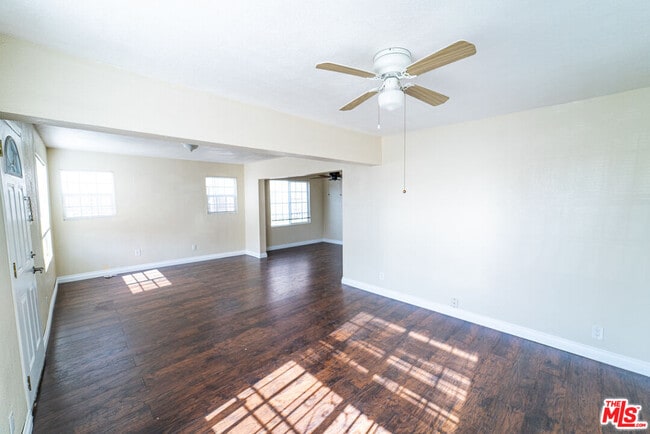 5611 Carlin St in Los Angeles, CA - Building Photo - Building Photo