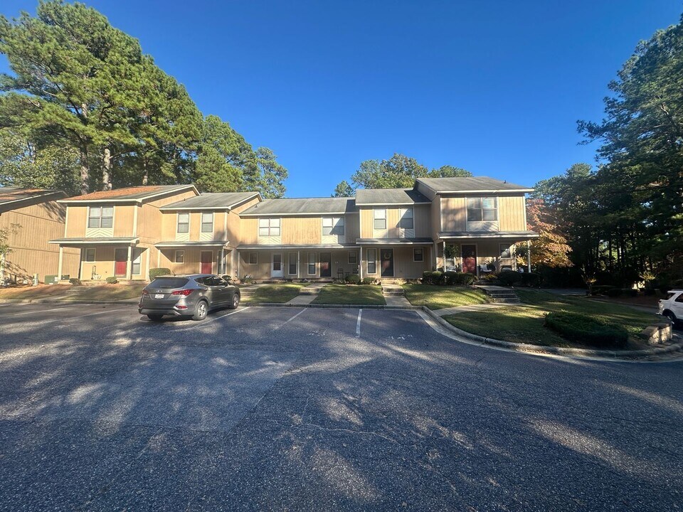 1202 Huntsman Ct in Fayetteville, NC - Building Photo
