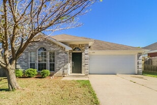 6101 Summerfield Dr in Arlington, TX - Building Photo
