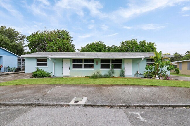 1884 Juno Rd in North Palm Beach, FL - Building Photo - Building Photo