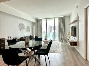 951 Brickell Ave, Unit 2409 in Miami, FL - Building Photo - Building Photo