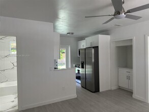 1754 NE 48th Ct in Pompano Beach, FL - Foto de edificio - Building Photo