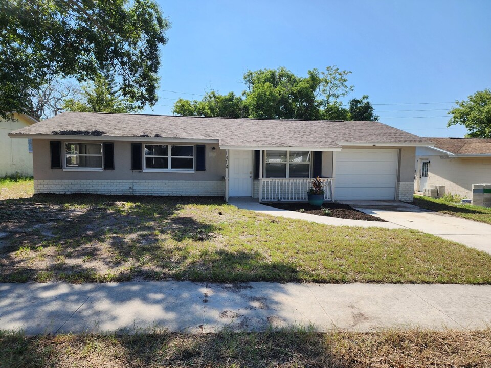 1414 Coppertree Dr in Tarpon Springs, FL - Building Photo