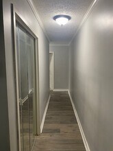 2400 41st St NW, Unit 302 in Washington, DC - Foto de edificio - Building Photo