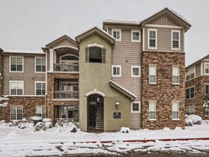 1560 Olympia Cir in Castle Rock, CO - Foto de edificio - Building Photo