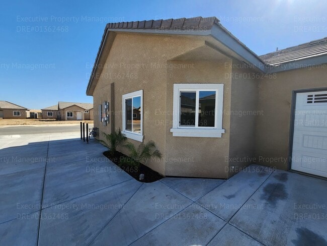 8521 Grandy St in Bakersfield, CA - Building Photo - Building Photo