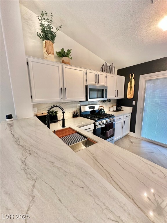 property at 1724 Pinion Mesa Ct