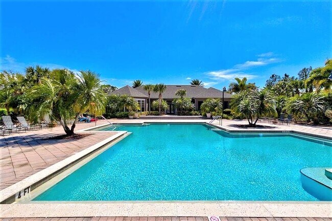 8804 Manor Loop in Lakewood Ranch, FL - Building Photo - Building Photo