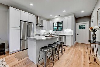 4313 Maybelle Ave in Austin, TX - Foto de edificio - Building Photo