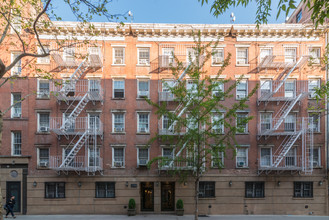 224 Sullivan Street in New York, NY - Building Photo - Building Photo