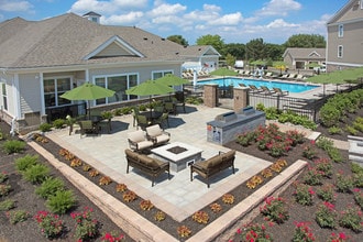 Woodmont Valley at Lower Macungie in Macungie, PA - Foto de edificio - Building Photo