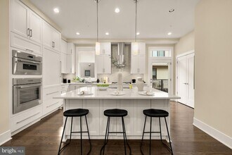 153 Winsome Cir in Bethesda, MD - Building Photo - Building Photo