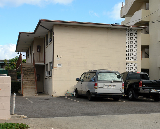 710 Lukepane Ave in Honolulu, HI - Building Photo - Building Photo