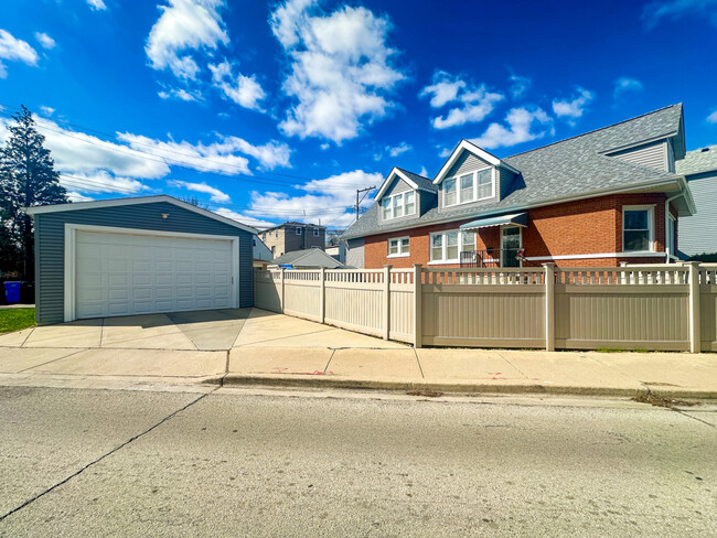 property at 5222 N Loring Ave
