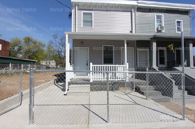 2927 Thompson St in Camden, NJ - Building Photo - Building Photo