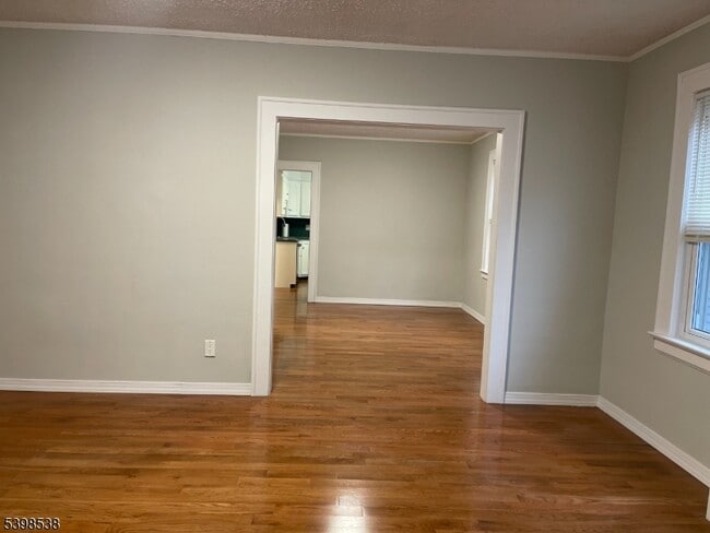 76 Kirk St in West Orange, NJ - Building Photo - Building Photo