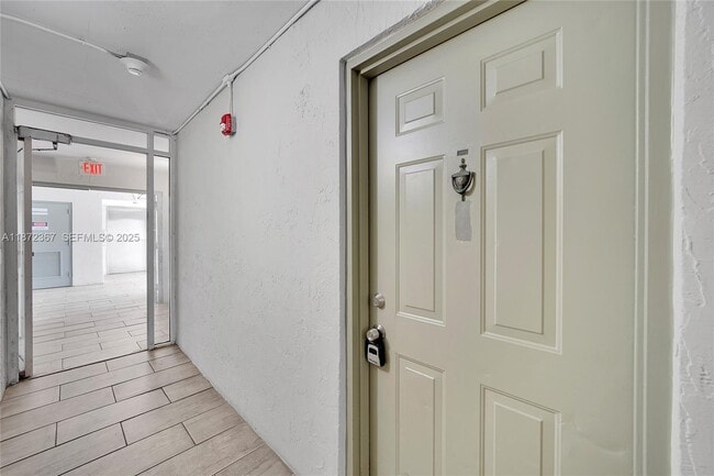 8260 SW 210th St in Cutler Bay, FL - Building Photo - Building Photo