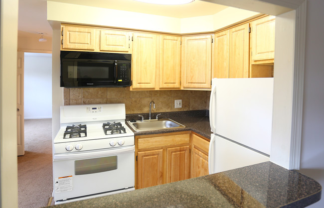 Levittown Trace Apartments in Bristol, PA - Building Photo - Interior Photo