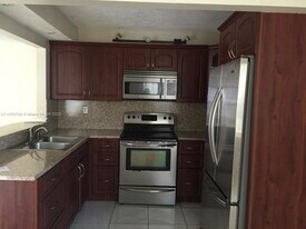 486 NE 210th Cir Terrace in Miami, FL - Building Photo