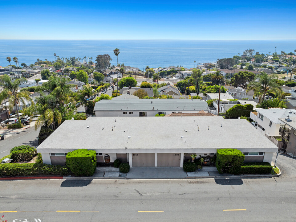 1335 Hillcrest Dr in Laguna Beach, CA - Building Photo