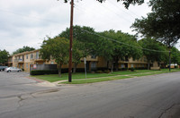 Saltillo in Dallas, TX - Foto de edificio - Building Photo