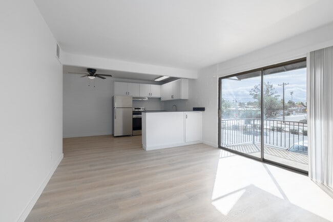 Palms on 2nd Apartments in Tucson, AZ - Building Photo - Interior Photo