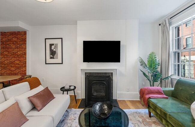 175 Blossom St, Unit 1 in Boston, MA - Building Photo - Building Photo