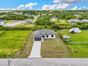 727 Cane St E in Lehigh Acres, FL - Building Photo - Building Photo